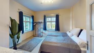 Posteľ alebo postele v izbe v ubytovaní Wohlfühl Apartment Haus Schillerstrasse - Zentrumsnähe, Boxspringbett, Küche