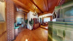 Televízia a/alebo spoločenská miestnosť v ubytovaní Wohlfühl Apartment Haus Schillerstrasse - Zentrumsnähe, Boxspringbett, Küche
