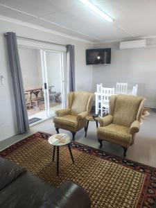Χώρος καθιστικού στο Volgenoeg Self Catering Family Unit