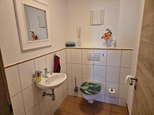 Ein Badezimmer in der Unterkunft Ferienwohnung S-Bahn Nähe