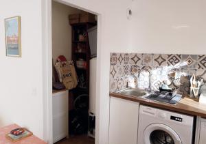 O bucătărie sau chicinetă la Le BALCON de Balma - Calme, tout confort, clim, Wifi, parking