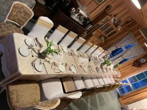 Restauracja lub miejsce do jedzenia w obiekcie K&B Residence