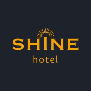 Certifikát, hodnocení, plakát nebo jiný dokument vystavený v ubytování Shine Hotel