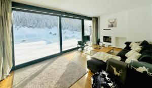 Posezení v ubytování Schooren des Alpes Luxury Penthouses & Apartments with SPA & Pools close Ischgl
