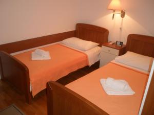 Postel nebo postele na pokoji v ubytování Apartments Znjan