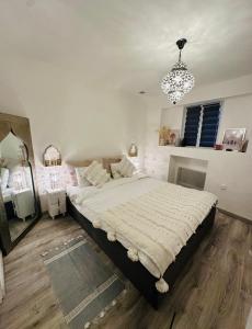 Ένα ή περισσότερα κρεβάτια σε δωμάτιο στο Charmante suite Marrakech