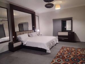 Postel nebo postele na pokoji v ubytování استراحة دسمان + 33 fotografií