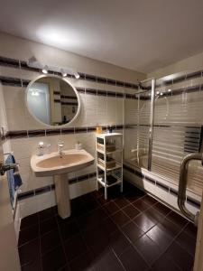 Koupelna v ubytování Acogedor y Amplio Apartamento familiar a pie de playa