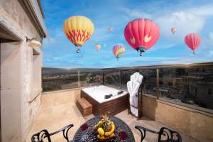 A balcony or terrace at Cappadocia Pegasos Cave Suite Hotel Még 37 kép