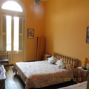 a bedroom with a bed with two pillows on it at Hostal El Rincon Marino in Valparaíso
