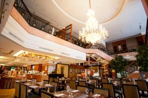 A restaurant or other place to eat at Hotel Kuva Chateau