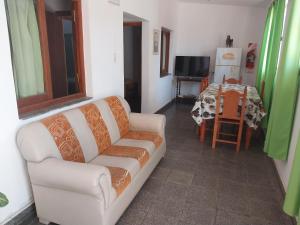 a living room with a white couch and a table at Departamento de Hugo in Cafayate