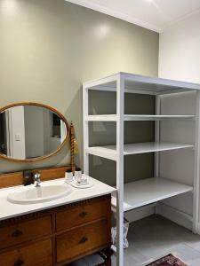 Ένα μπάνιο στο Somerset West Garden Apartments 3 +22 φωτογραφίες