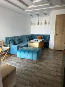 Appartement luxe avec vue sur le port de Kantaoui的休息区