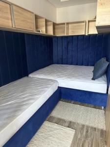 Appartement luxe avec vue sur le port de Kantaoui客房内的一张或多张床位