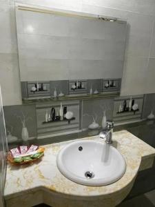 Ένα μπάνιο στο Thúy Tiên Hotel LC - by BAY LUXURY