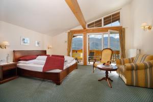 Postel nebo postele na pokoji v ubytování Landhaus Hotel Kristall