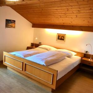 Postel nebo postele na pokoji v ubytování Appartement Primula - Haus Midi