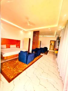 Posezení v ubytování Hotel On The Edge Top Rated & Awarded Property