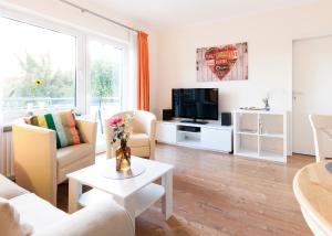 Μια τηλεόραση ή/και κέντρο ψυχαγωγίας στο Toplage direkt an der Steilküste - FeWo 4 "Ostseenest" Hohwacht