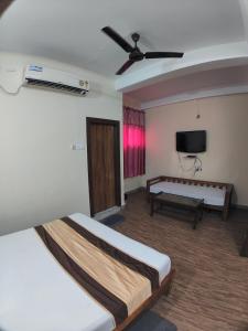 Postel nebo postele na pokoji v ubytování Hotel Embassy