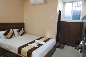 Postel nebo postele na pokoji v ubytování Hotel Embassy