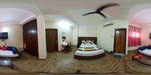 Postel nebo postele na pokoji v ubytování Hotel Embassy