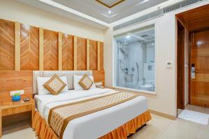 Postel nebo postele na pokoji v ubytování Hotel Gold Palace - 03 Mins Walk From New Delhi Railway Station + 37 fotografií
