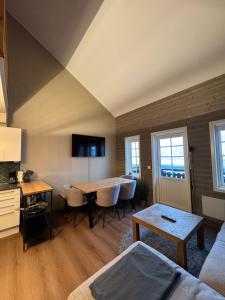 TV a/nebo společenská místnost v ubytování Cozy Apartment - Great View!