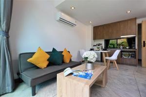 Η κουζίνα ή μικρή κουζίνα στο Duplex Condo pool access