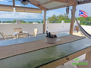 Een balkon of terras bij Palmeras Beach Apartments - Playa Santa