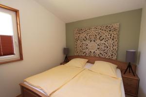 a bedroom with a bed and a picture on the wall at Ferienhaus Campingpark Waldesruh in Behrensdorf