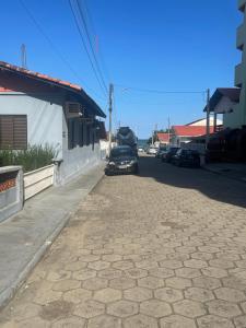 a car parked on the side of a street at Lindo quarto Quadra Mar in Barra Velha