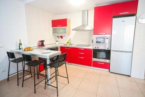 A kitchen or kitchenette at Apartment Jilguero Sunny