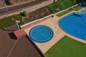 The swimming pool at or close to Apartment Jilguero Sunny