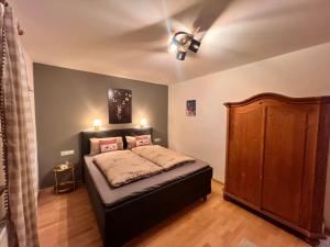 A bed or beds in a room at Sonnalm Panoramablick