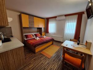 a small room with a bed and a kitchen at Apartmaji Paradiso in Komen