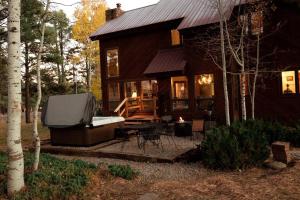 een huis met een grote televisie op de veranda bij Mountain Home with Hot Tub in Pagosa Springs