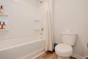 Fotografie z fotogalerie ubytování 5BR 3B, Sleeps 13, Pet Friendly, Garage - Blue v destinaci Wilmington