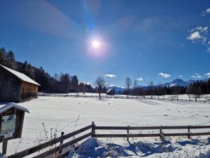 Wohlfühl-Appartement Bergsee FAMILY - am Wildsee - SUP und Schlitten for free v zimě