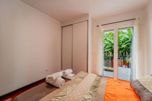 a bedroom with a bed with towels on it at Casa Dolce Vita in Ponta do Sol