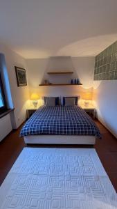 2 bedroom apt near Como lake 객실 침대