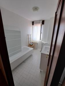 a white bathroom with a tub and a sink at Piso en el malecón de Riveira con vistas a las Rias Baixas. Ideal para familias. 140m in Ribeira +21 photos