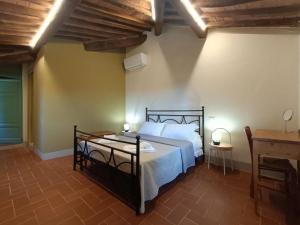 A bed or beds in a room at Podere San Giorgio