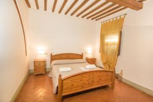 A bed or beds in a room at Podere San Giorgio
