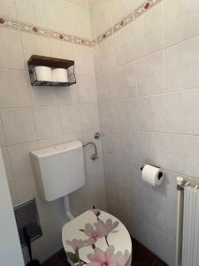 a bathroom with a toilet with a flower painted on it at Chic Relax - Best located City & Nature Trip Apartment in Mödling