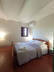 A bed or beds in a room at Podere San Giorgio