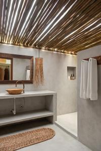 a bathroom with a sink and a mirror at Villa Rio Caraiva in Caraíva