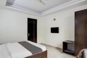 Postel nebo postele na pokoji v ubytování Hotel O Gurgaon 26
