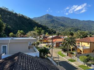 a view of a town with mountains in the background at Suites Fazenda Muriqui in Vila Muriqui